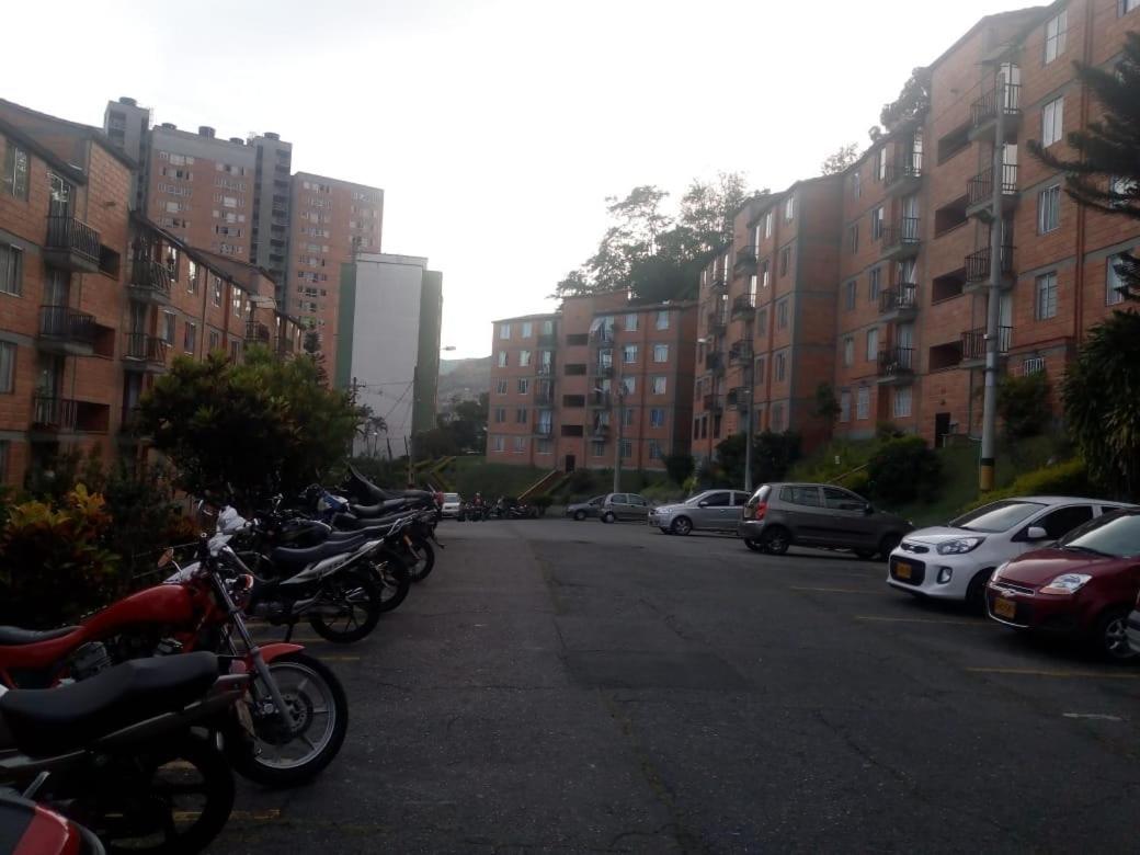 APARTAMENTO 201 AMPLIO Y CÓMODO Medellin 90 MTS Esterno foto